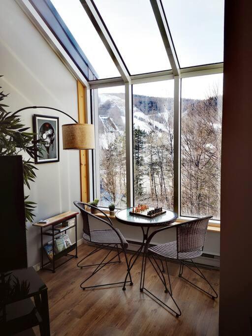 Condo Sur 2 Niveaux Avec Magnifique Vue Sur La Montagne Stoneham Esterno foto